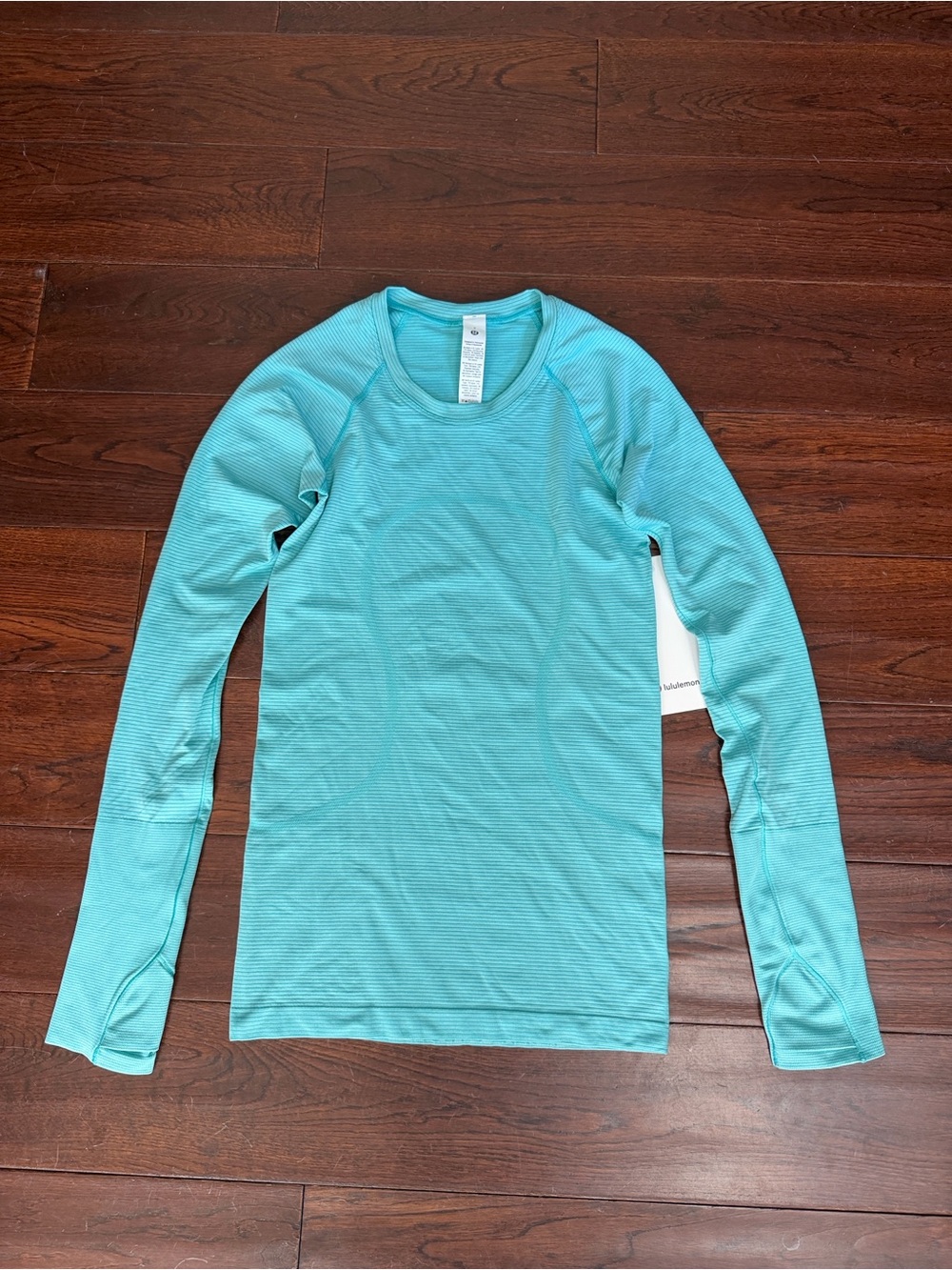 Lululemon Swiftly Tech Long Sleeve Shirt Top Hip Lenth Fountain Aqua Teal Blue